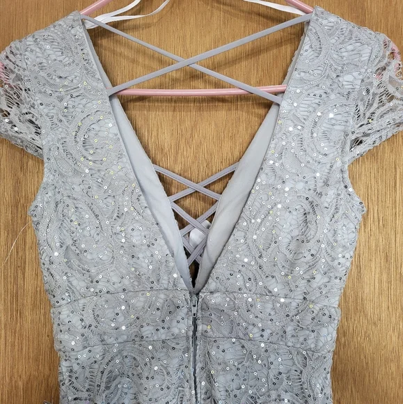 B. Darlin silver sequined v cut front, low cut back, prom/gown. Size 3/4 - Picture 6 of 16